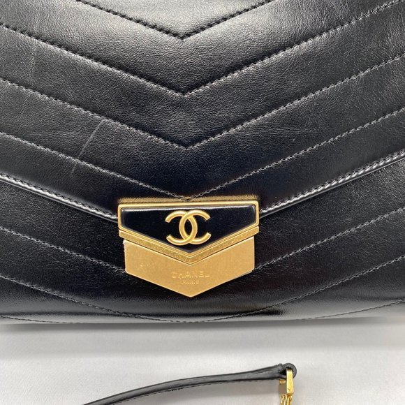 Chanel Black Medal Envelope Flap Bag Chevron Calfskin - Picture 3 of 12